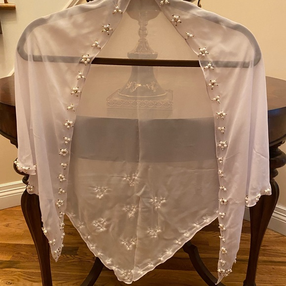 Nwt handmade fancy white color Chapel Veil, scarf, wrap - Picture 3 of 3